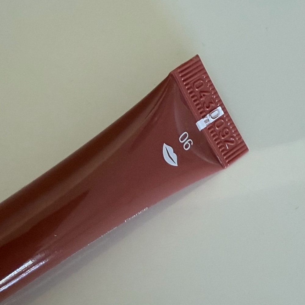 Clarins Lip Perfector 06Rosewood shimmer - Picture 2 of 2